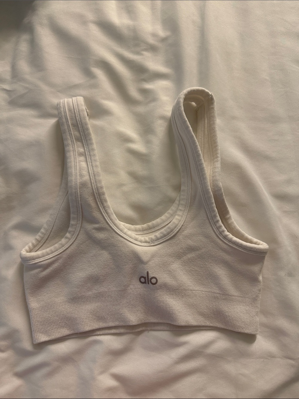 ALO Yoga Cream Ribbed Seamless Scoop Sports Bra